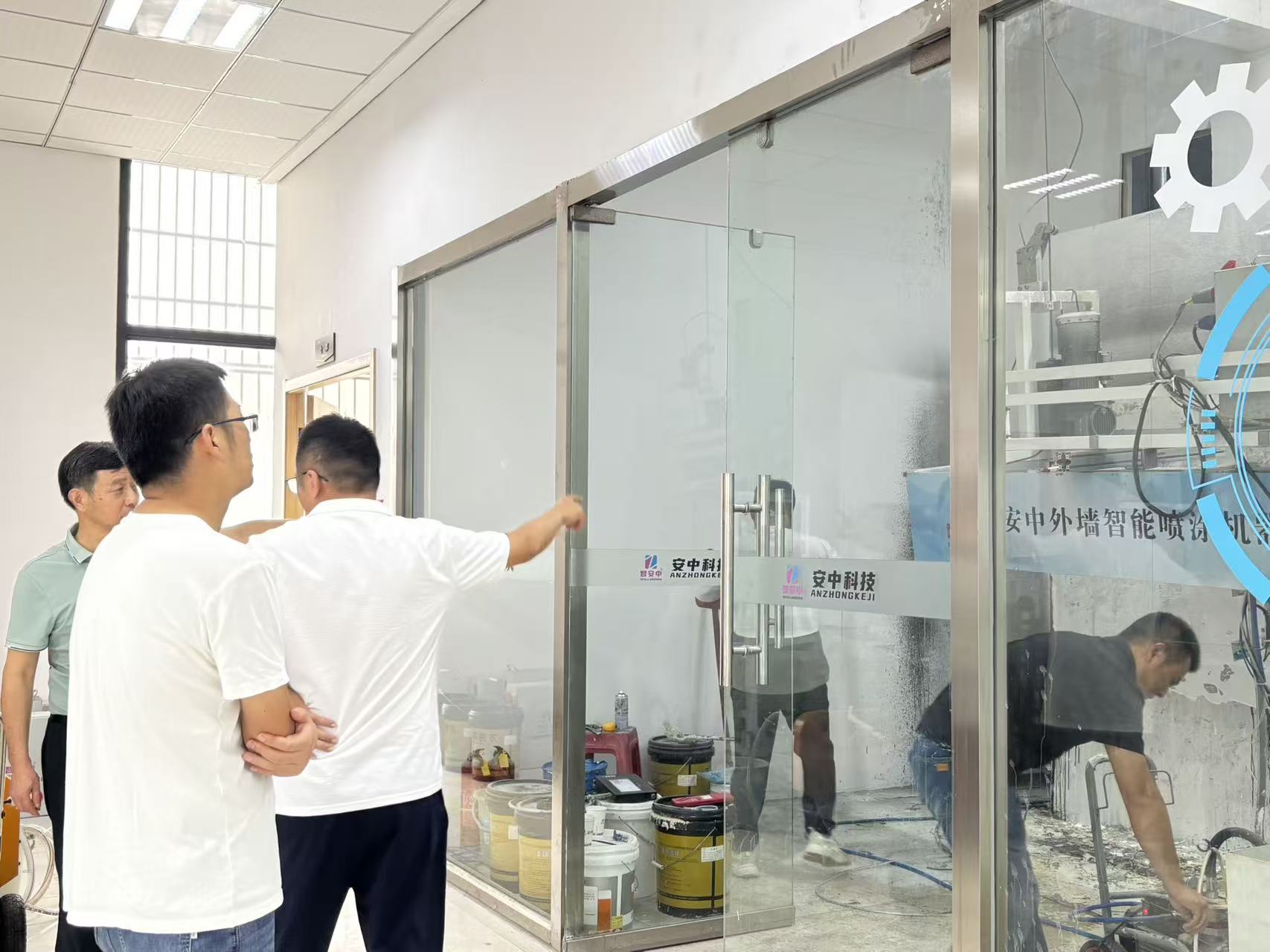 智启新程 共绘未来 | 中铁四局专家领导莅临安中科技考察交流外墙智能喷涂机器人